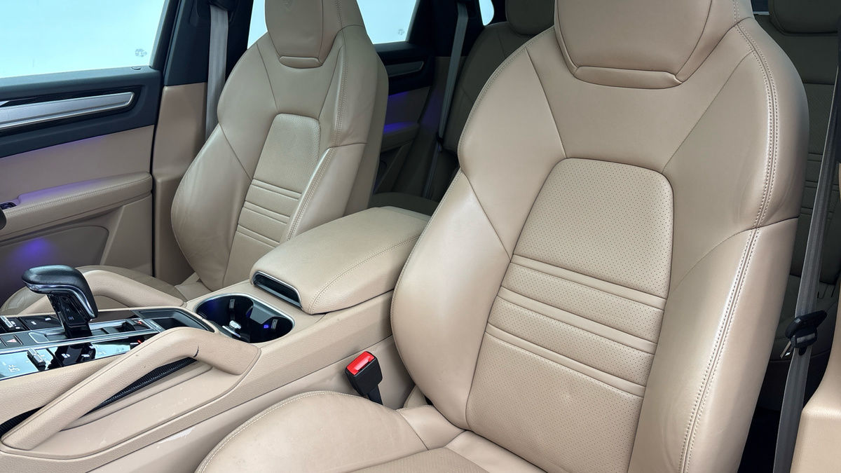 Porsche Cayenne Image 7