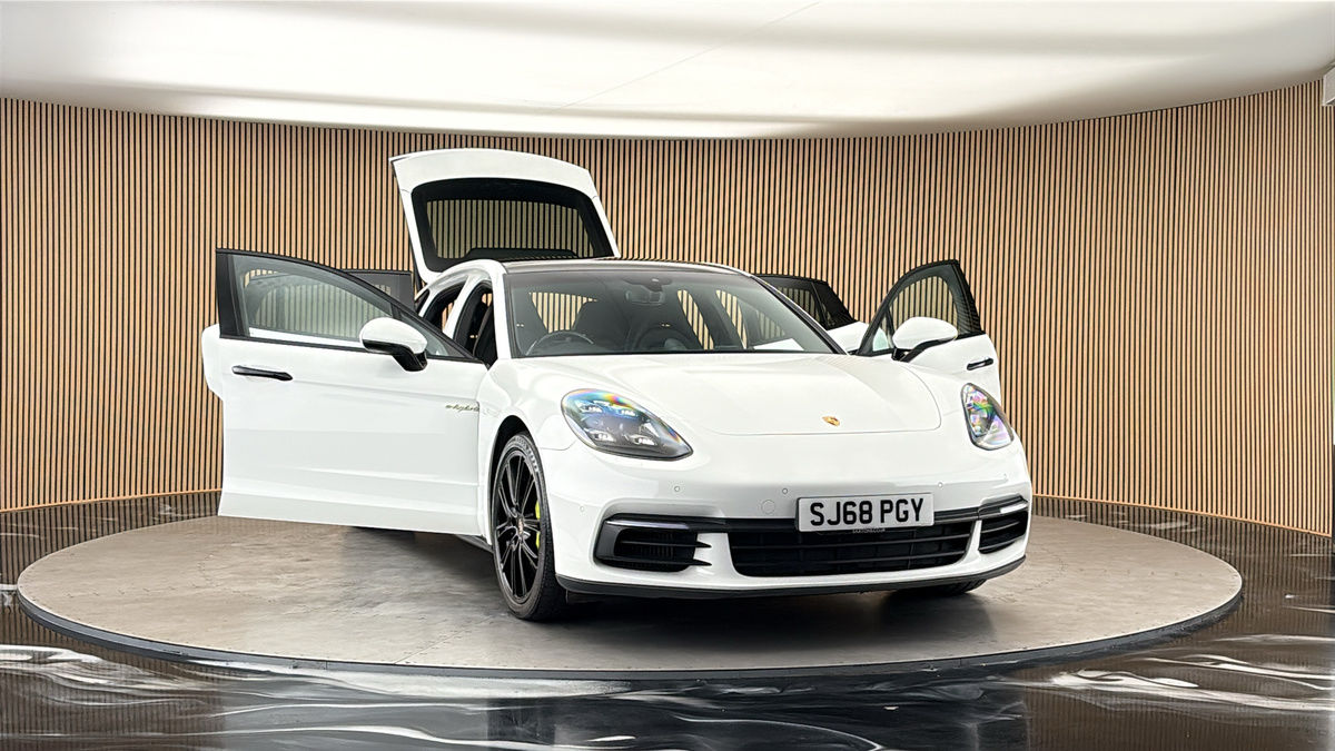 More views of Porsche Panamera