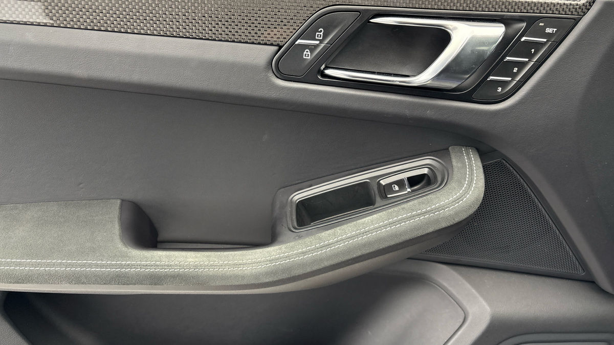 Porsche Macan Image 19