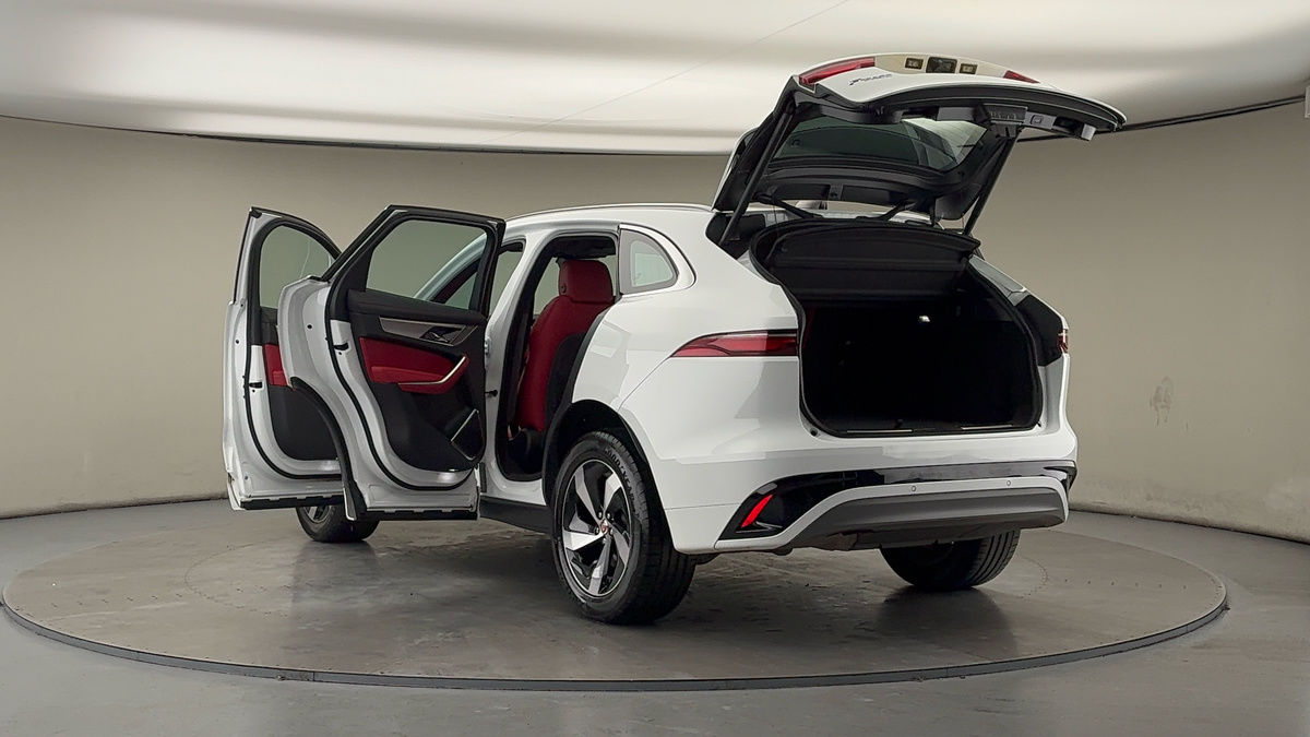 Jaguar F-PACE Image 23