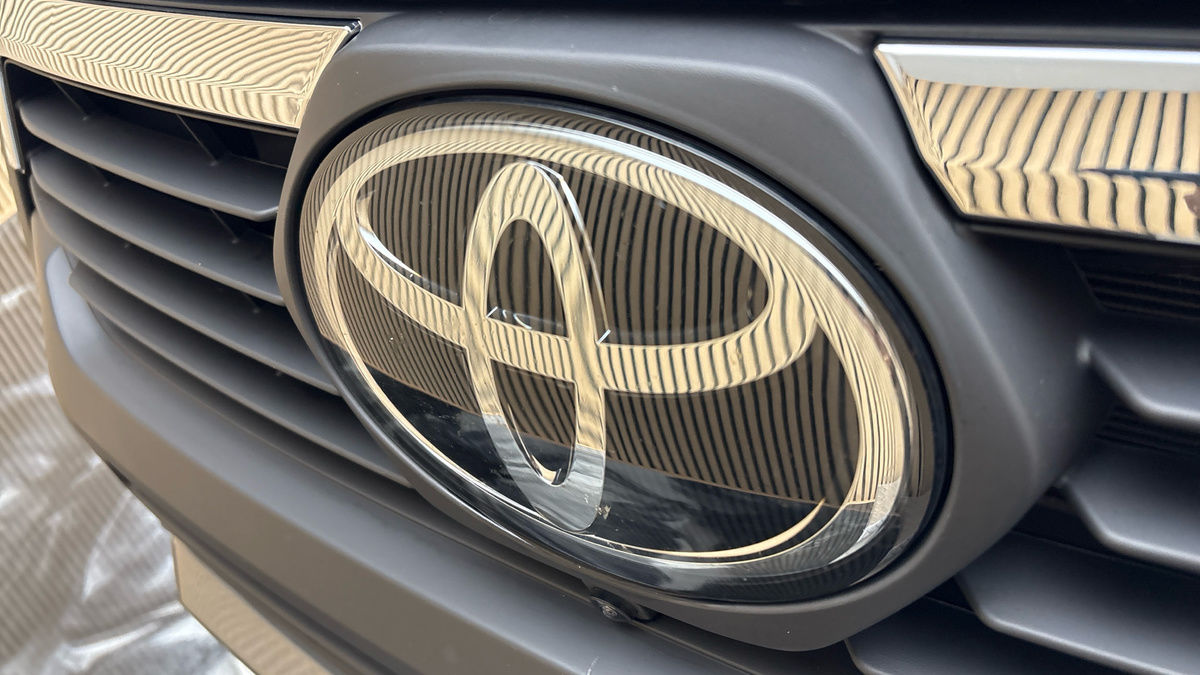 Toyota Hilux Image 24
