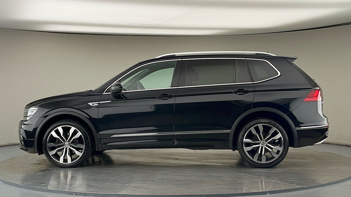 More views of Volkswagen Tiguan Allspace