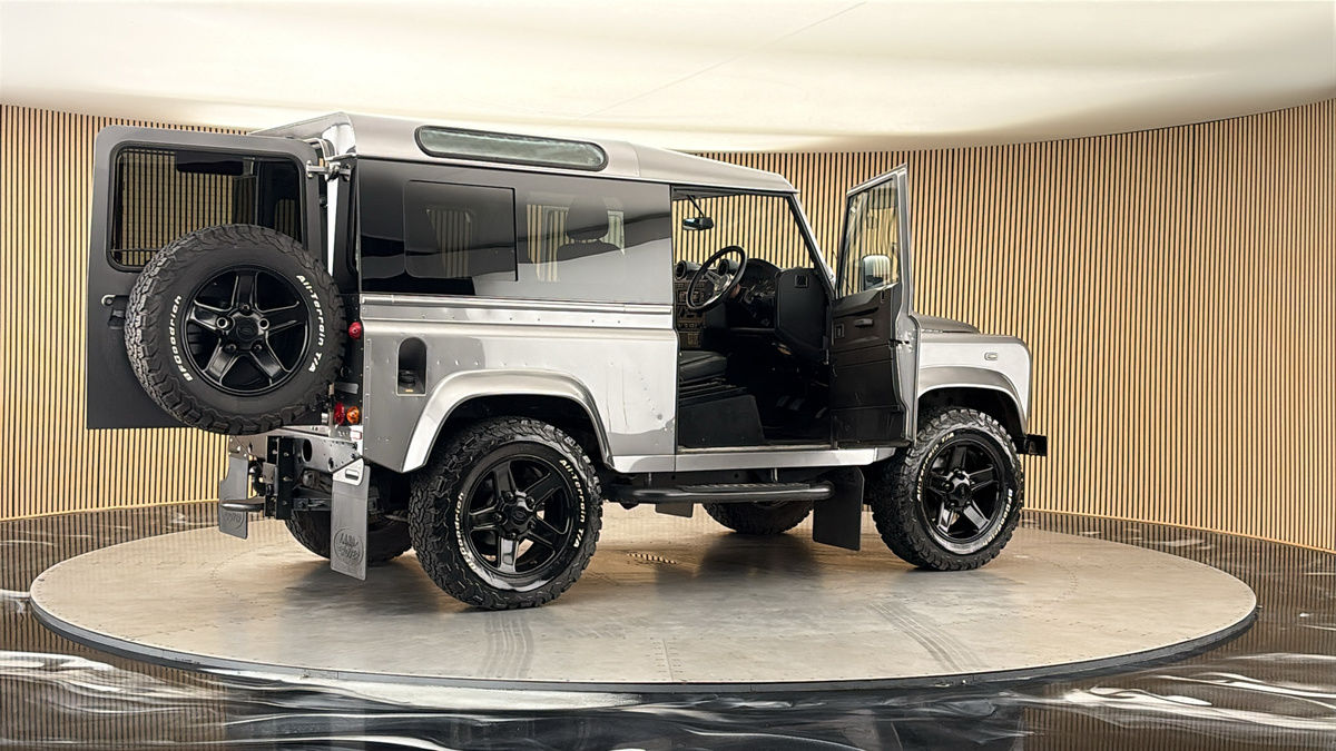 More views of Land Rover Defender 90