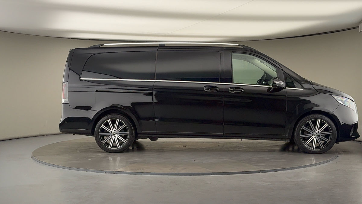 Mercedes-Benz V Class Image 16