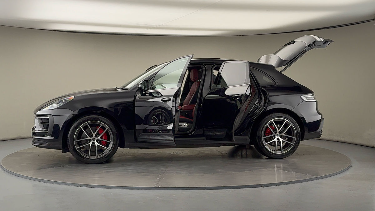 More views of Porsche Macan