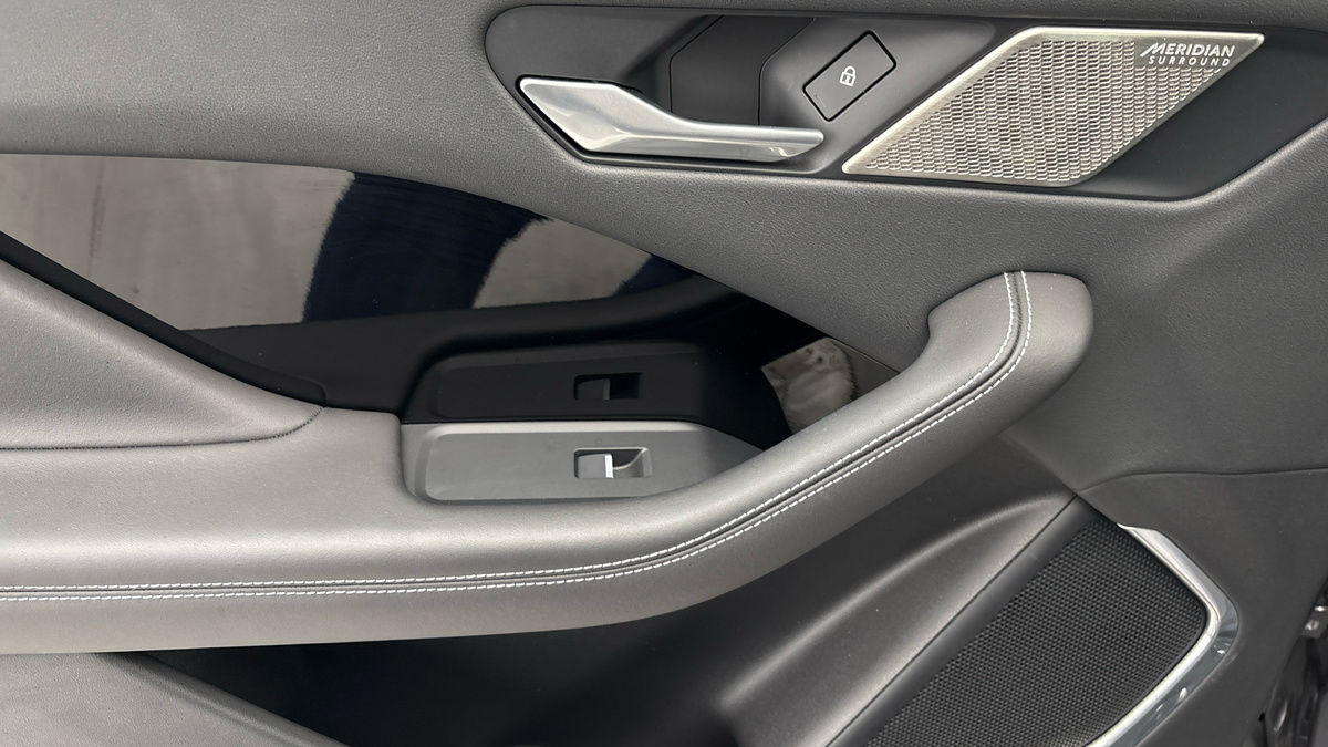 Jaguar I-PACE Image 20