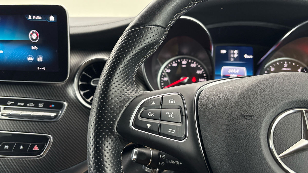 Mercedes-Benz V Class Image 13