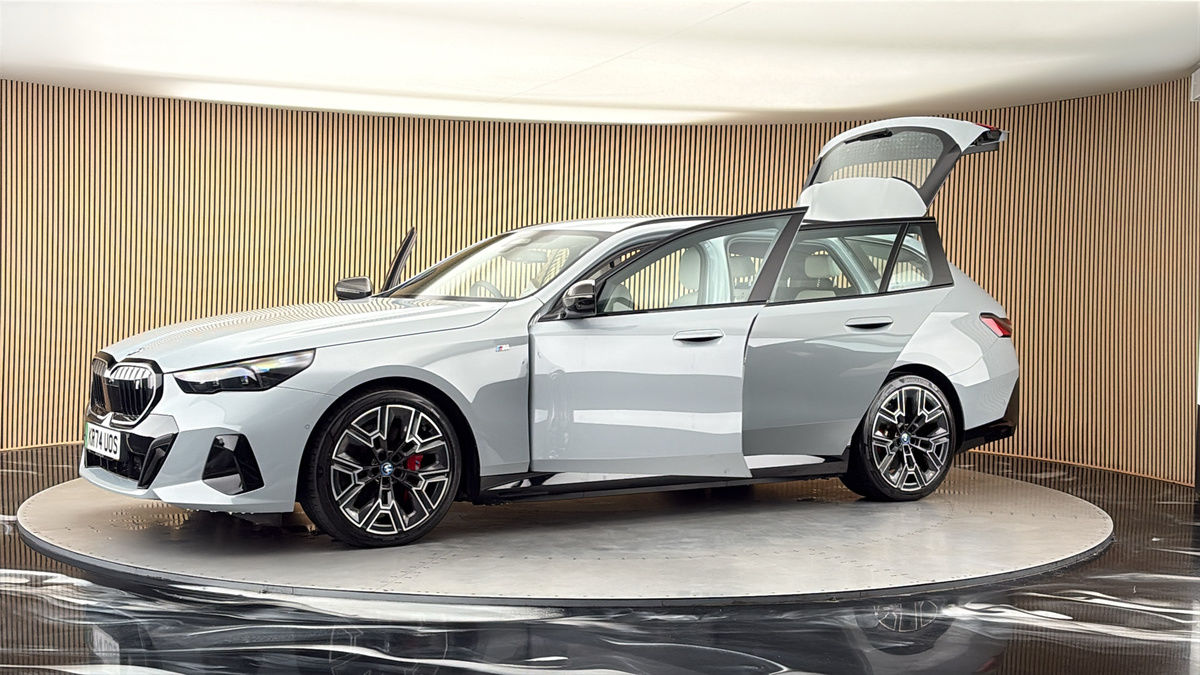 More views of BMW i5