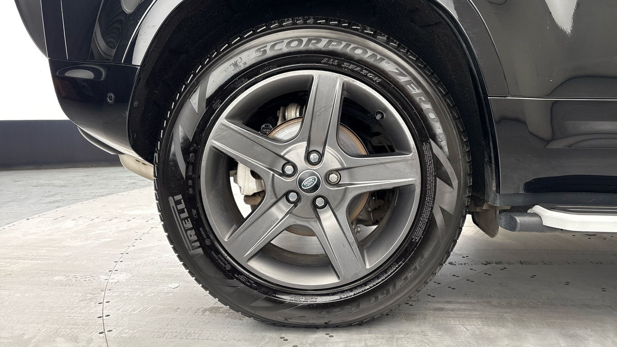 Land Rover Defender 110 Image 10