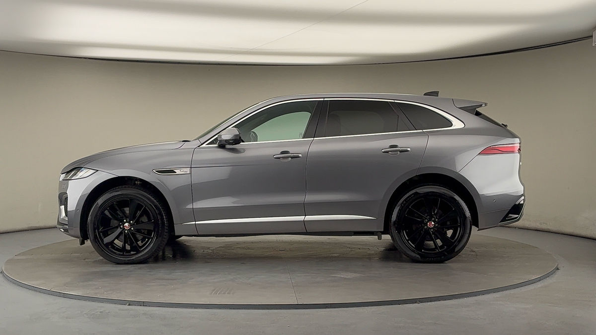 Jaguar F-PACE Image 15