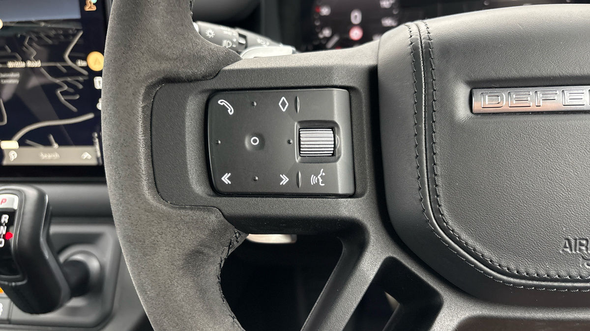 Land Rover Defender 110 Image 13