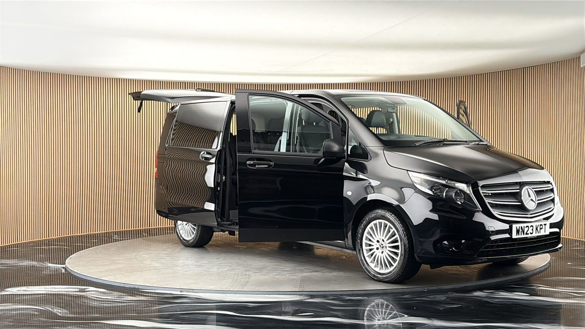 More views of Mercedes-Benz Vito