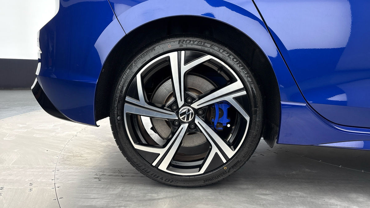 Volkswagen Golf Image 10