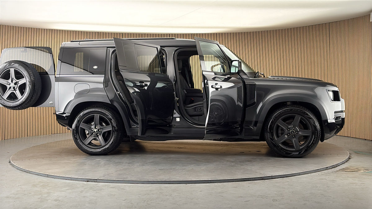 More views of Land Rover Defender 110