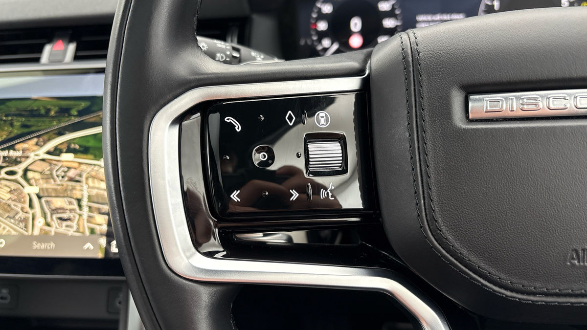 Land Rover Discovery Sport Image 13