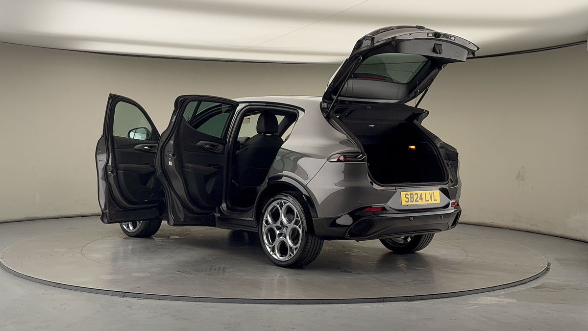 More views of Alfa Romeo Tonale