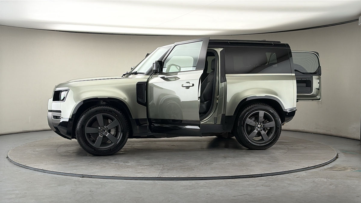 More views of Land Rover Defender 90