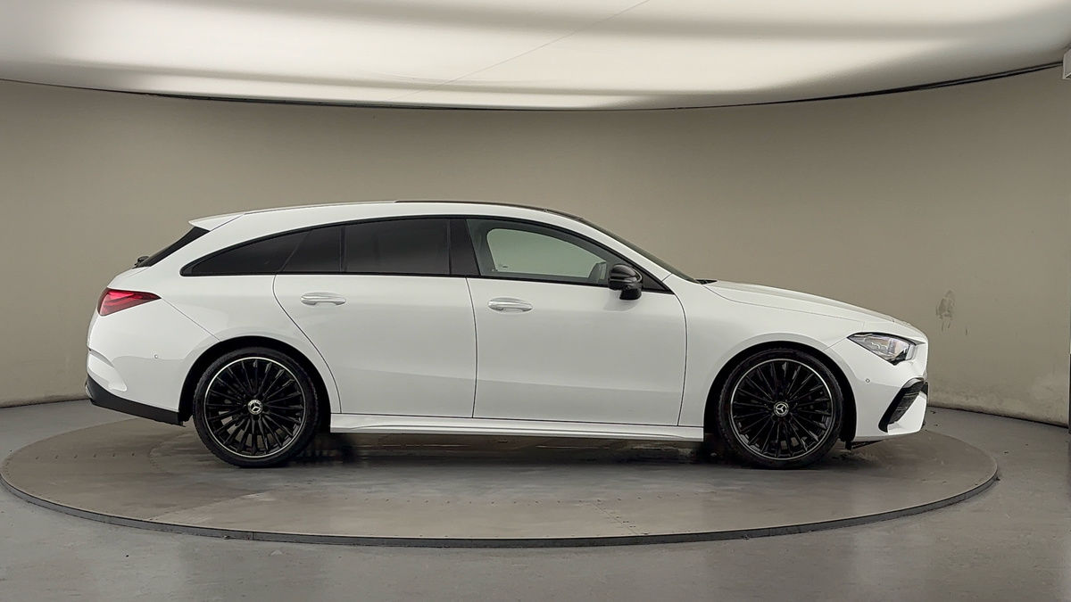 Mercedes-Benz CLA Image 16