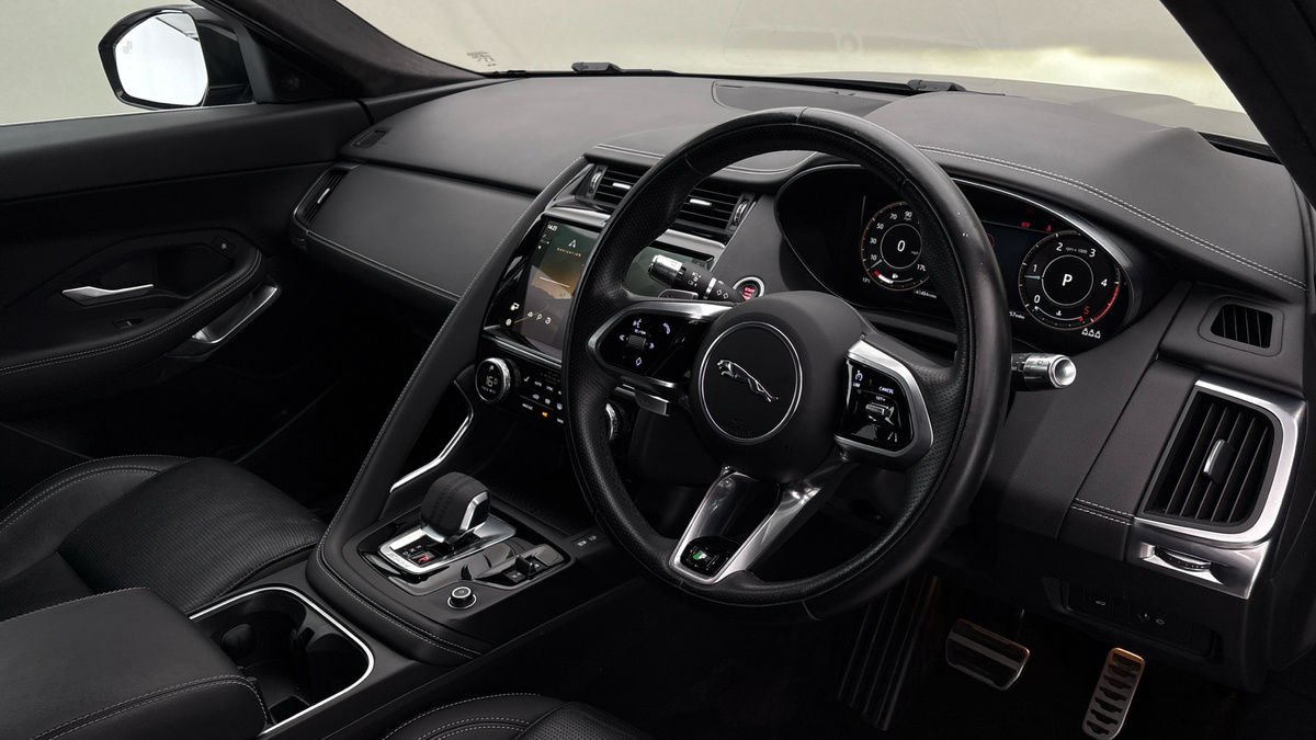 Jaguar E-PACE Image 5