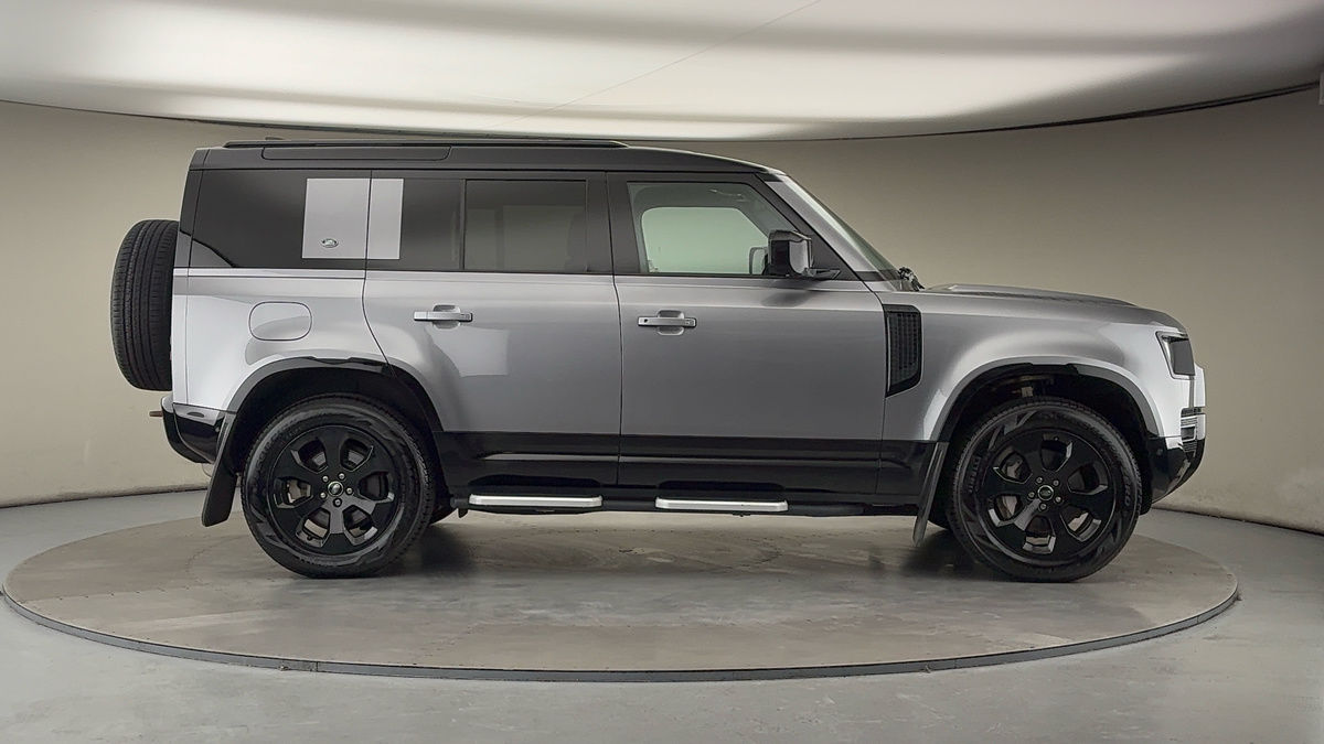 Land Rover Defender 110 Image 16