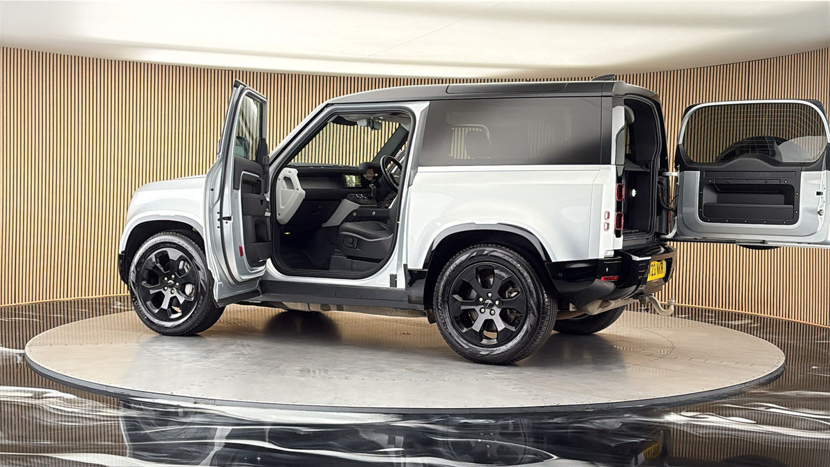 More views of Land Rover Defender 90