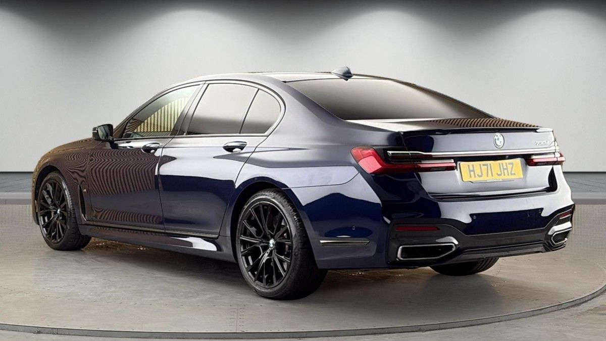 BMW 7 Series Image 2