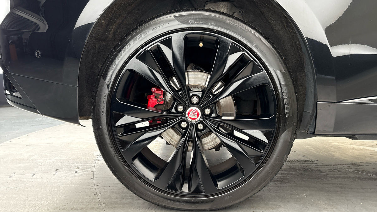 Jaguar F-PACE Image 10