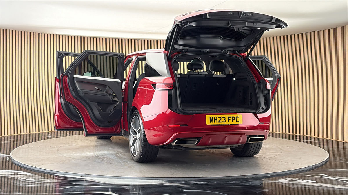 More views of Land Rover Range Rover Sport