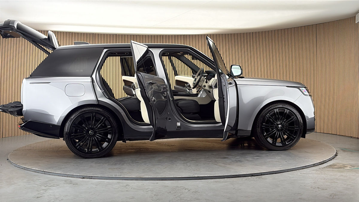 More views of Land Rover Range Rover