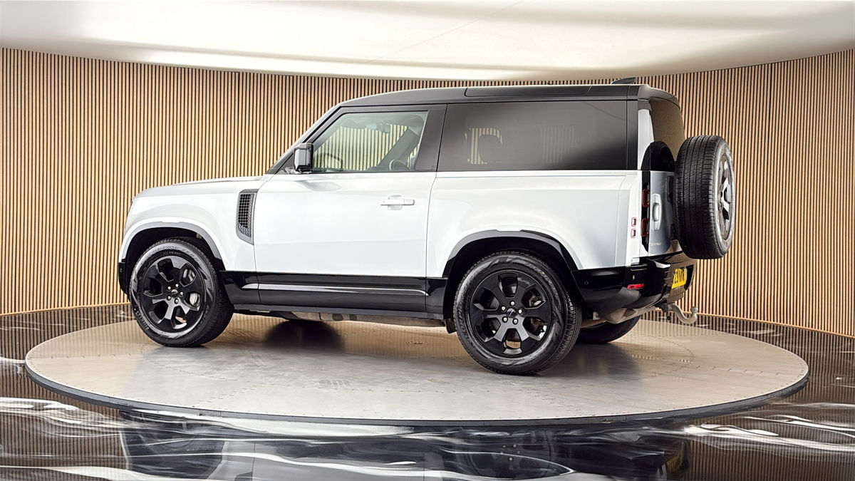 More views of Land Rover Defender 90