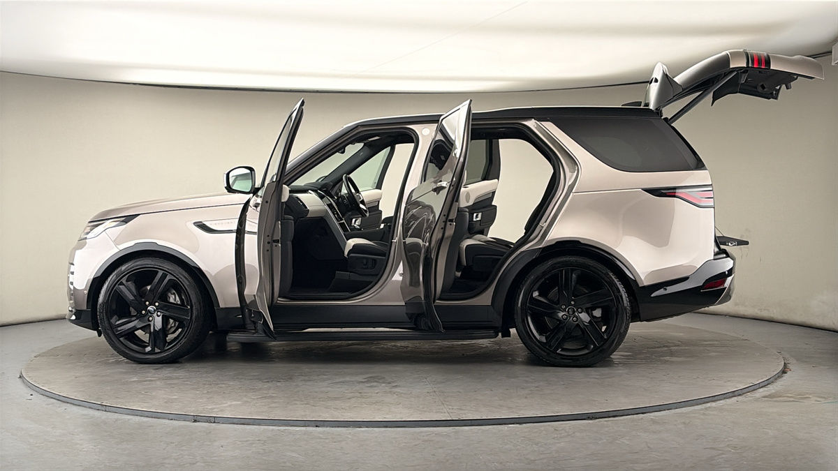 More views of Land Rover Discovery