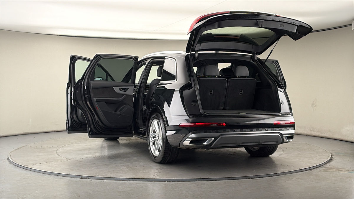 More views of Audi Q7