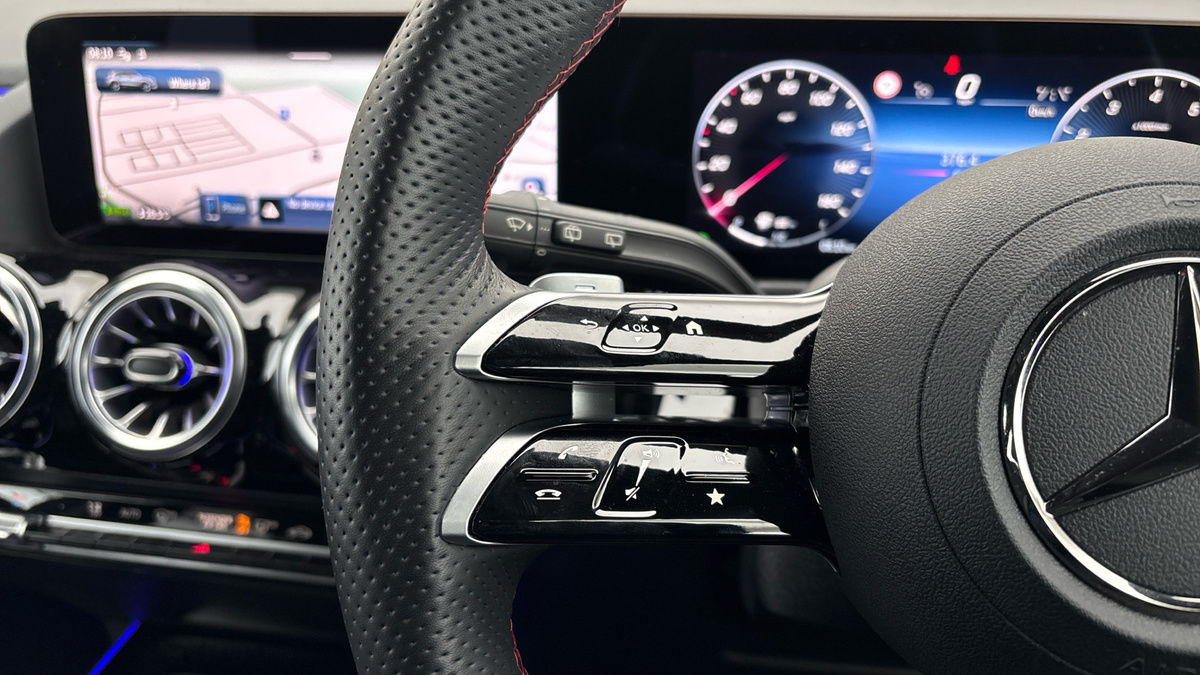 Mercedes-Benz GLA Image 13