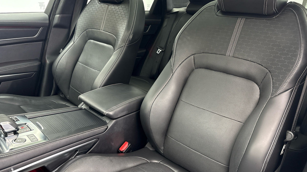 Jaguar F-PACE Image 7