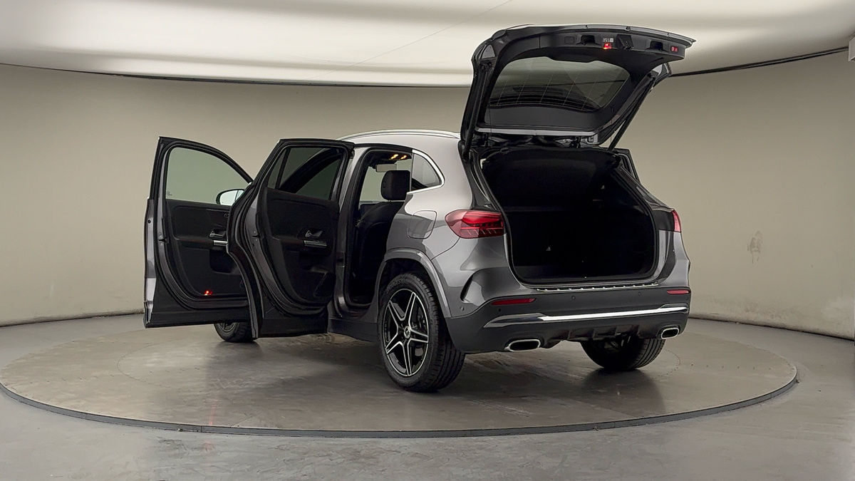 Mercedes-Benz GLA Image 23