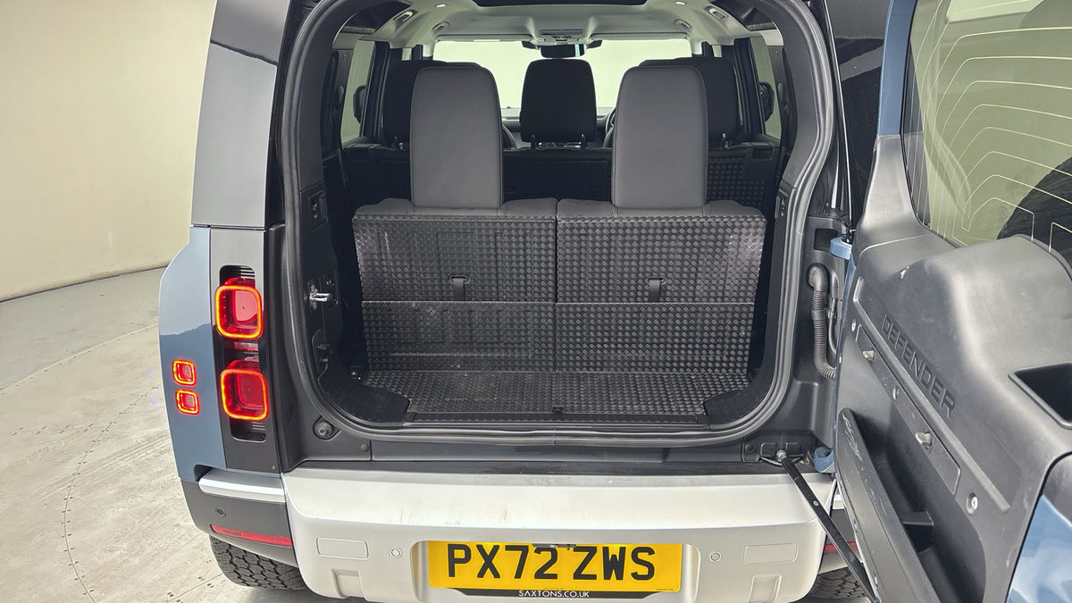 Land Rover Defender 110 Image 11