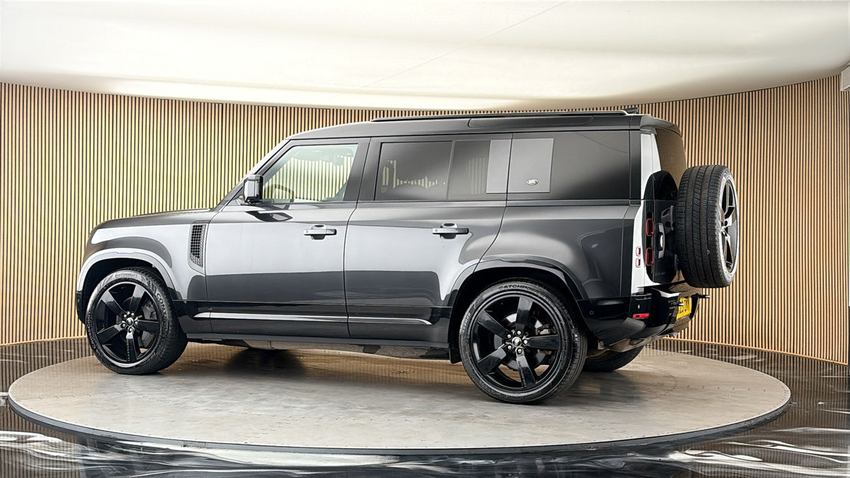 More views of Land Rover Defender 110