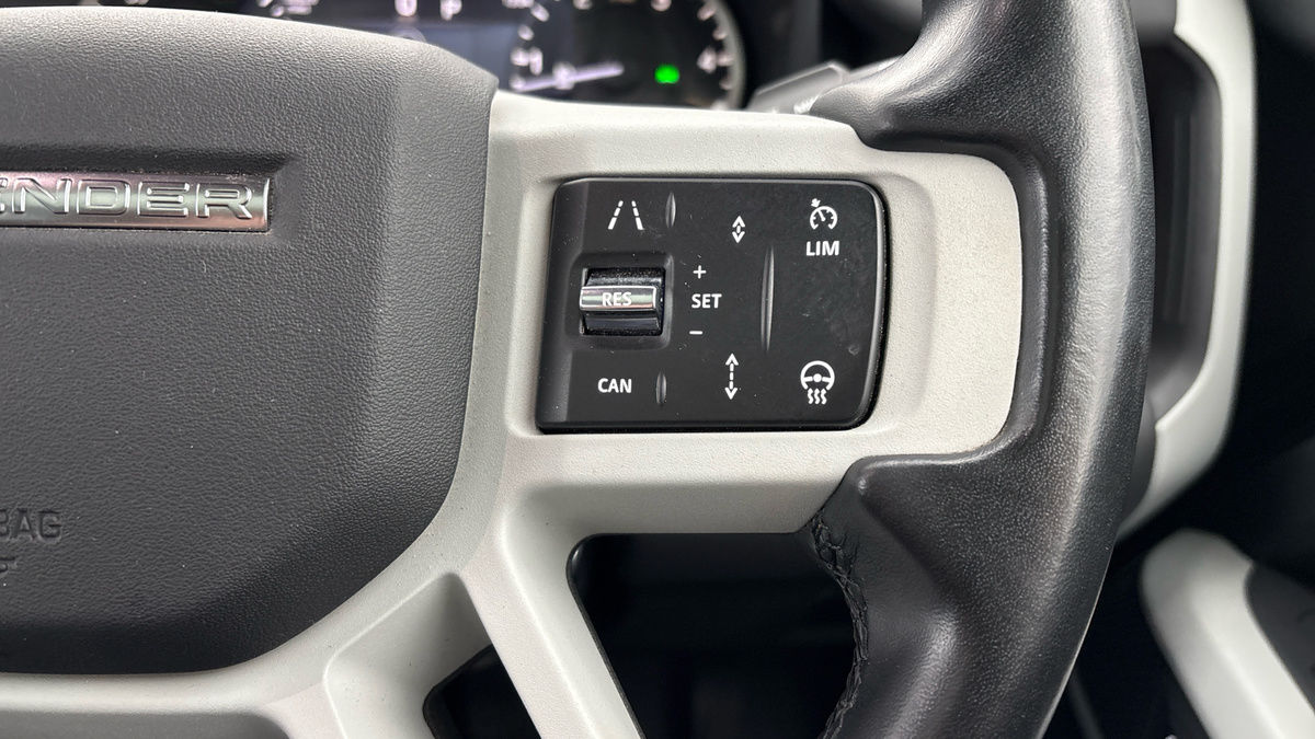 Land Rover Defender 110 Image 14