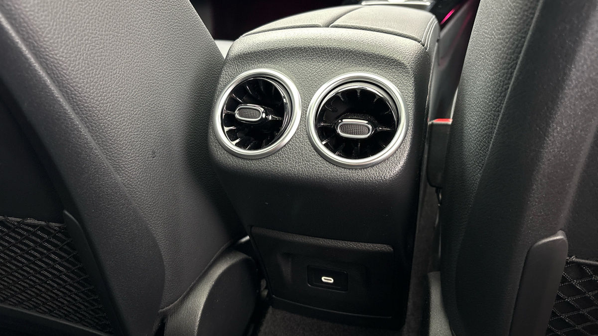 Mercedes-Benz CLA Image 28