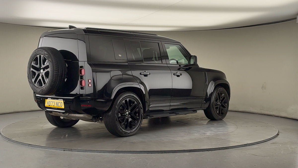 Land Rover Defender 110 Image 21