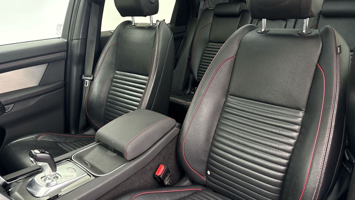 Land Rover Discovery Sport Image 7