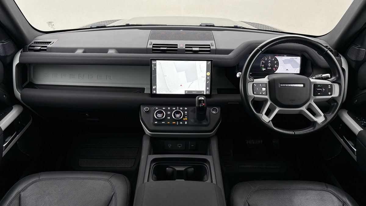 Land Rover Defender 110 Image 12