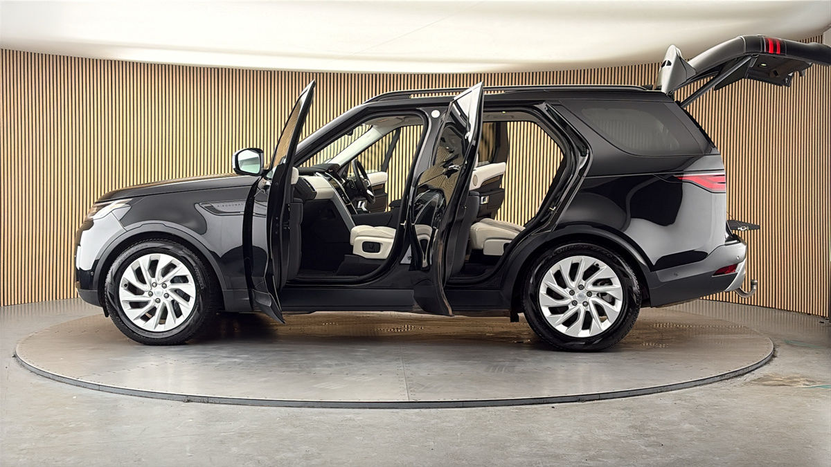 More views of Land Rover Discovery