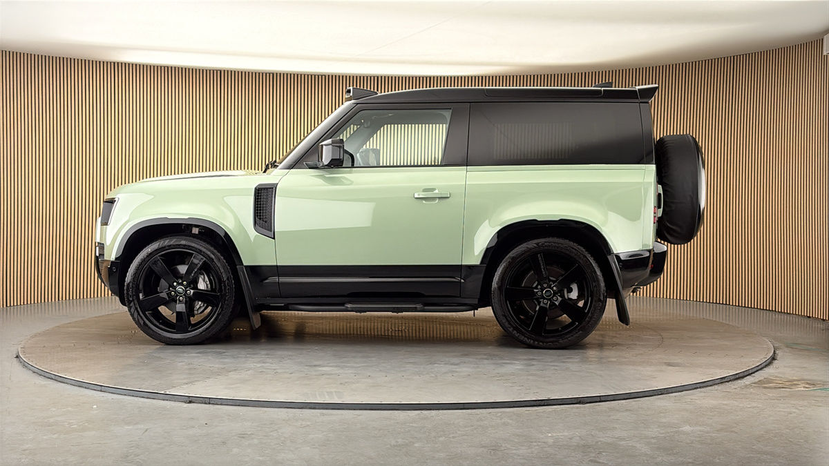 More views of Land Rover Defender 90