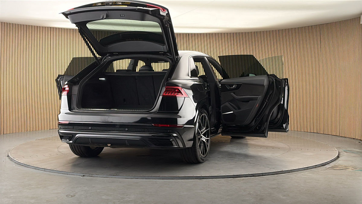 More views of Audi Q8