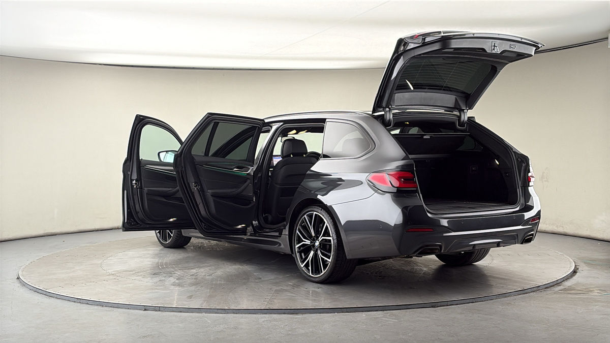 BMW 5 Series Image 23