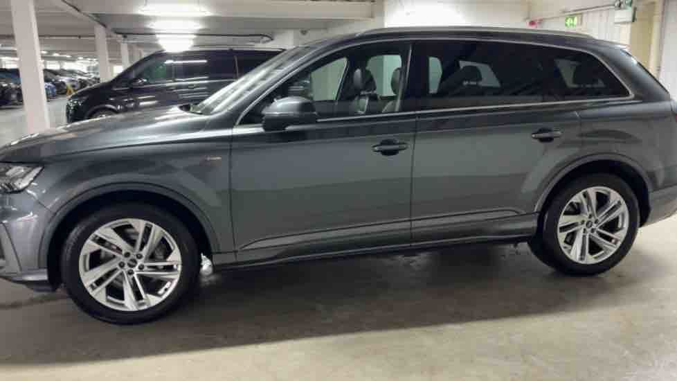 More views of Audi Q7