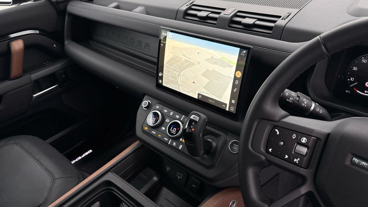 Land Rover Defender 110 Image 18