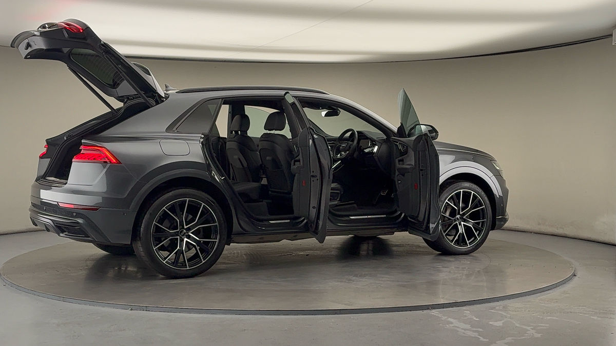 More views of Audi Q8