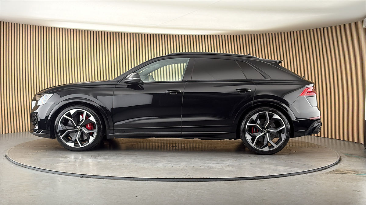 Audi RSQ8 Image 15